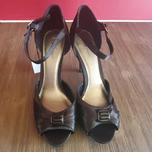 NWT Women's Black Satin Jeweled Dress Shoes